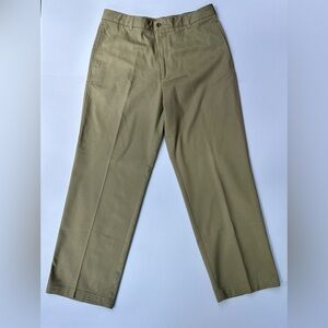 Men’s Izod Brand Plain Front Khakis Size 33x30 (New With Tags)​